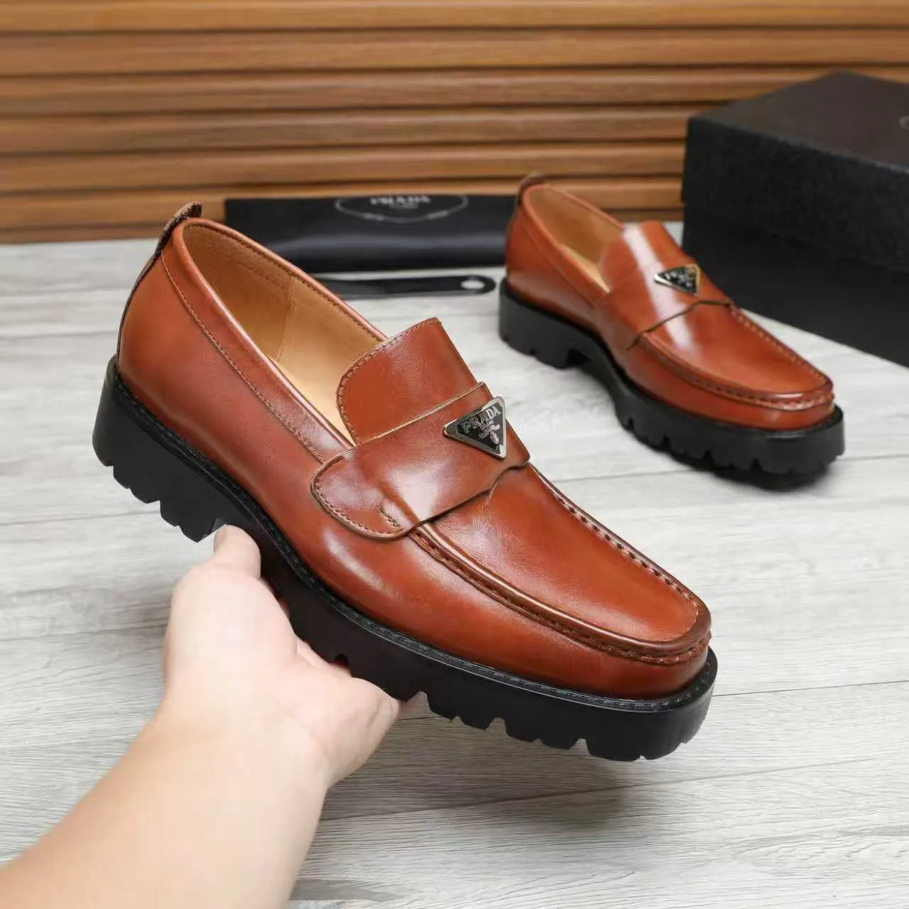 Men's shoes 💰540 💰💰🎩🎩【Prada】Counter 1:1⬆️original reproduction, absolute quality🆗original outsole, high-quality imported rubber, wear-resistant and non-slip, never degummed, upper material: imported first-layer cowhide➕anti-slip foam outsole, official website material, inner material: water-dyed leather lining, 6 colors available! Code number 38-45